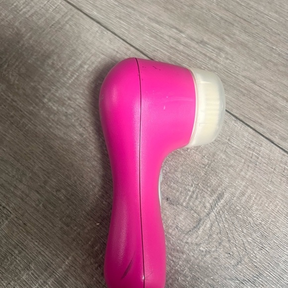 Clarisonic Mia 2 Sonic Fuschia Facial Cleansing Brush (DEVICE ONLY) - Picture 4 of 4